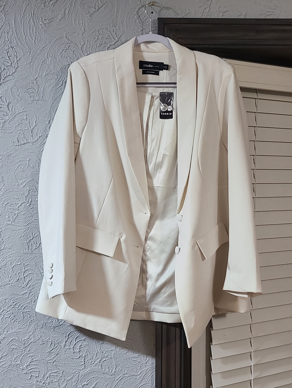 torrid Soho Studio Refined Crepe Blazer Cream Shawl Collar Blazer  *Nwt* - Picture 6 of 16